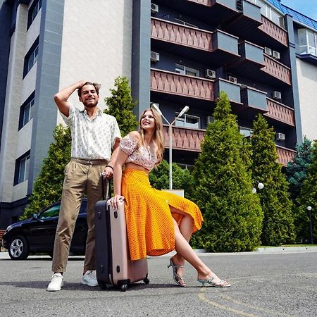 Golden Dragon Hotel Bishkek Ngoại thất bức ảnh
