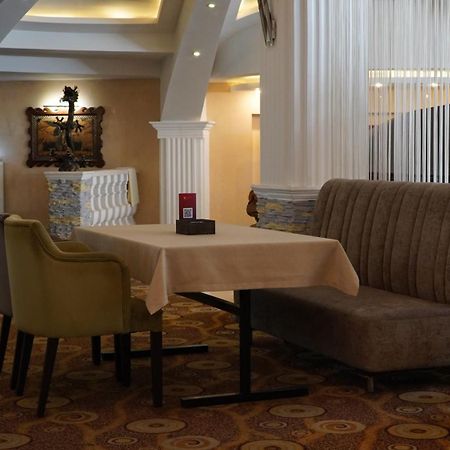 Golden Dragon Hotel Bishkek Ngoại thất bức ảnh