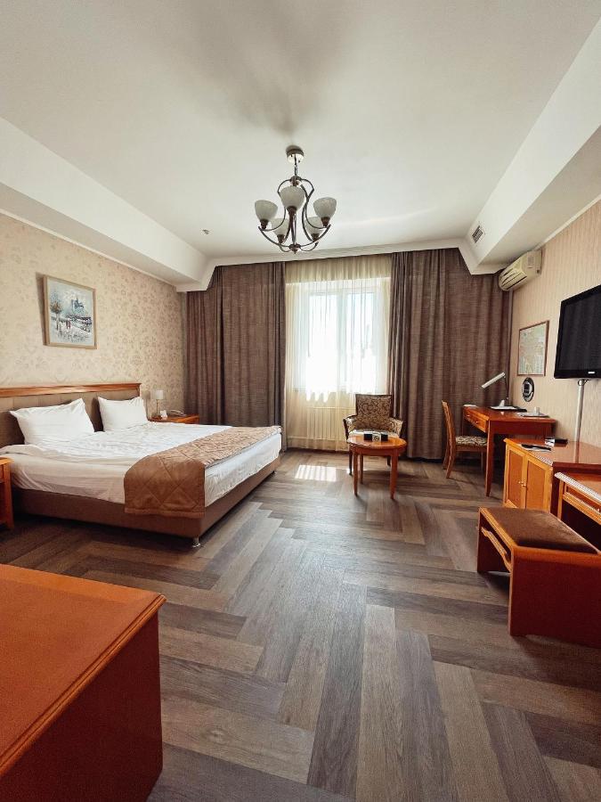 Golden Dragon Hotel Bishkek Ngoại thất bức ảnh