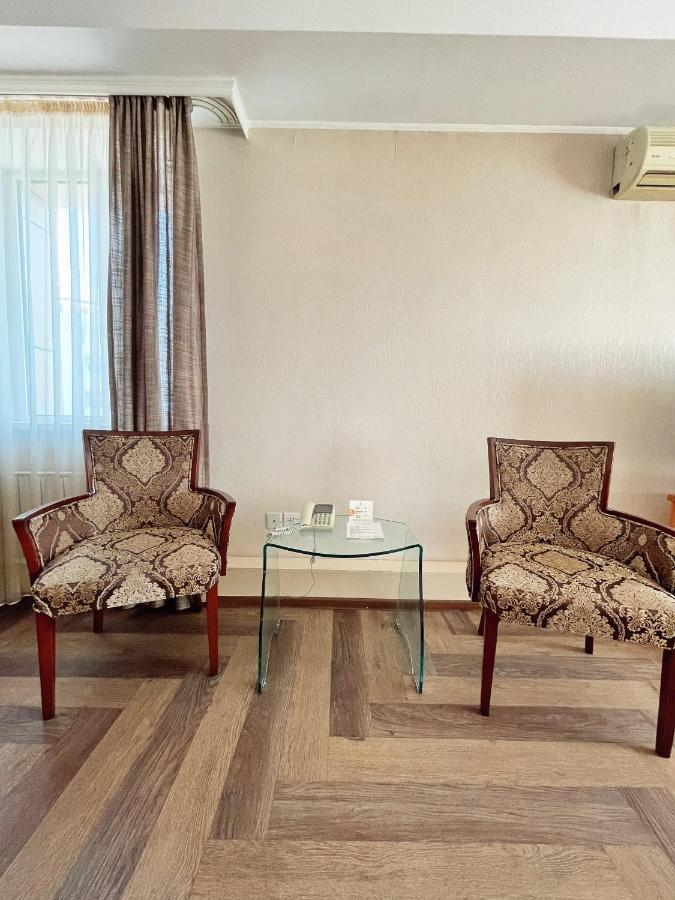 Golden Dragon Hotel Bishkek Ngoại thất bức ảnh