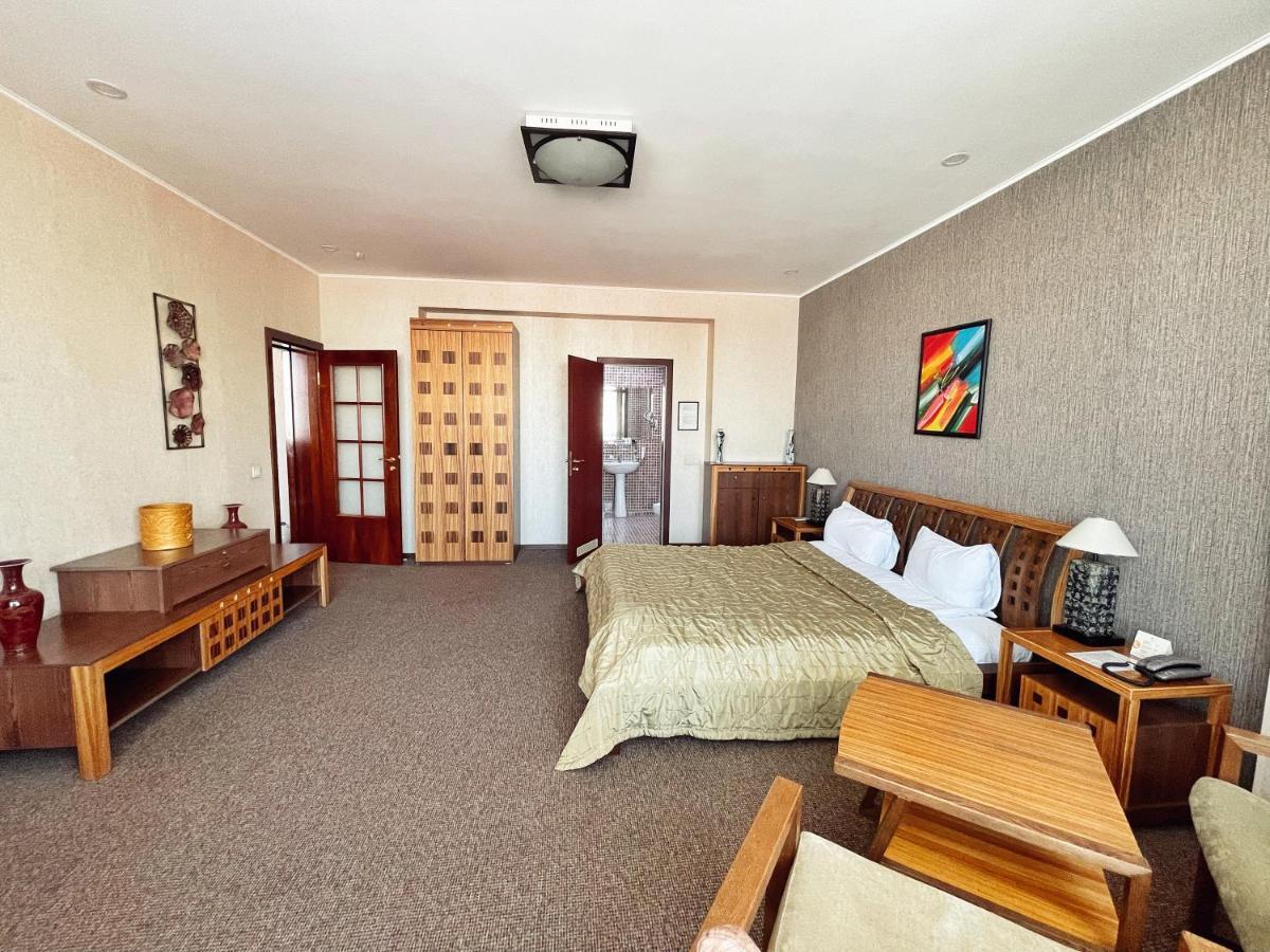 Golden Dragon Hotel Bishkek Ngoại thất bức ảnh