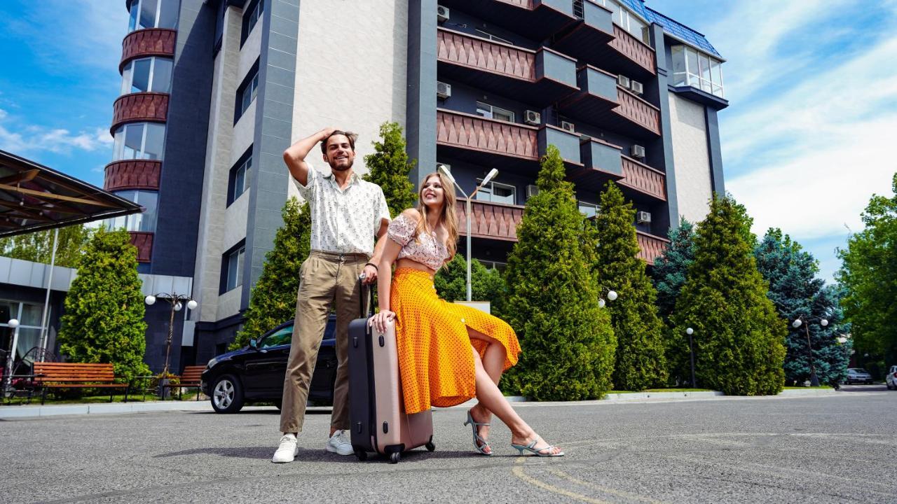 Golden Dragon Hotel Bishkek Ngoại thất bức ảnh
