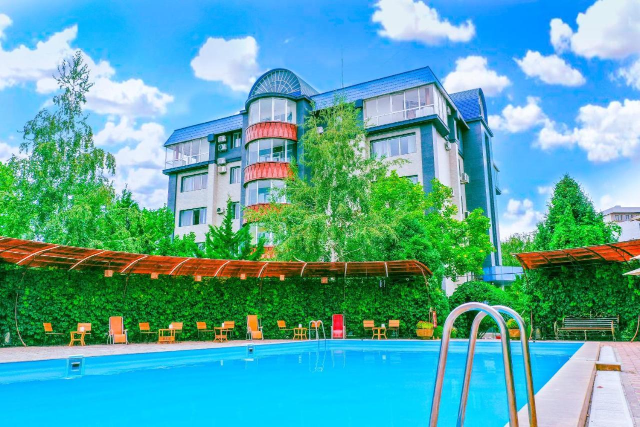 Golden Dragon Hotel Bishkek Ngoại thất bức ảnh