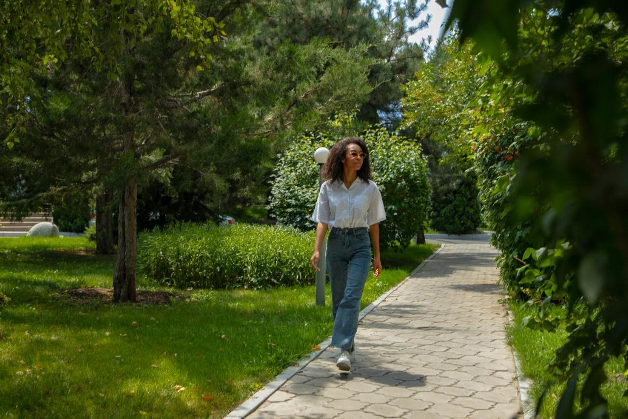 Golden Dragon Hotel Bishkek Ngoại thất bức ảnh