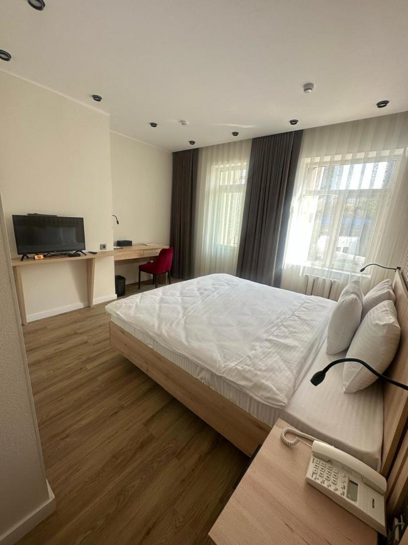 Golden Dragon Hotel Bishkek Ngoại thất bức ảnh