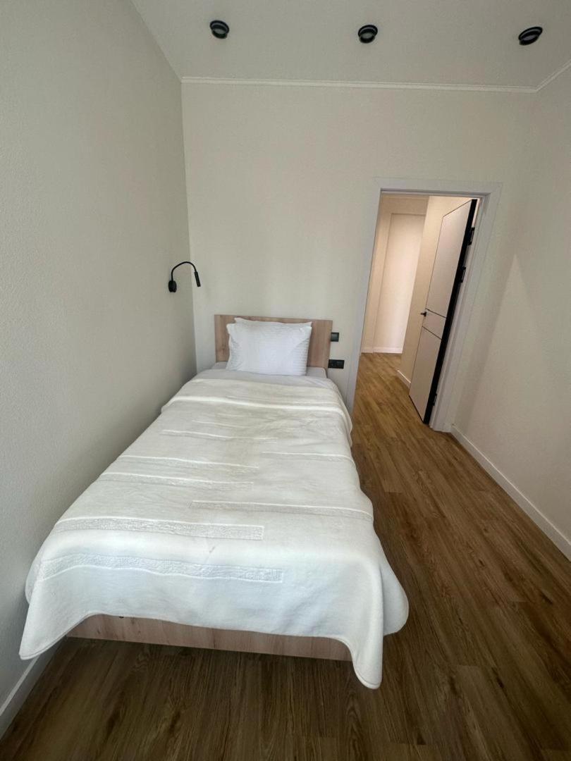 Golden Dragon Hotel Bishkek Ngoại thất bức ảnh