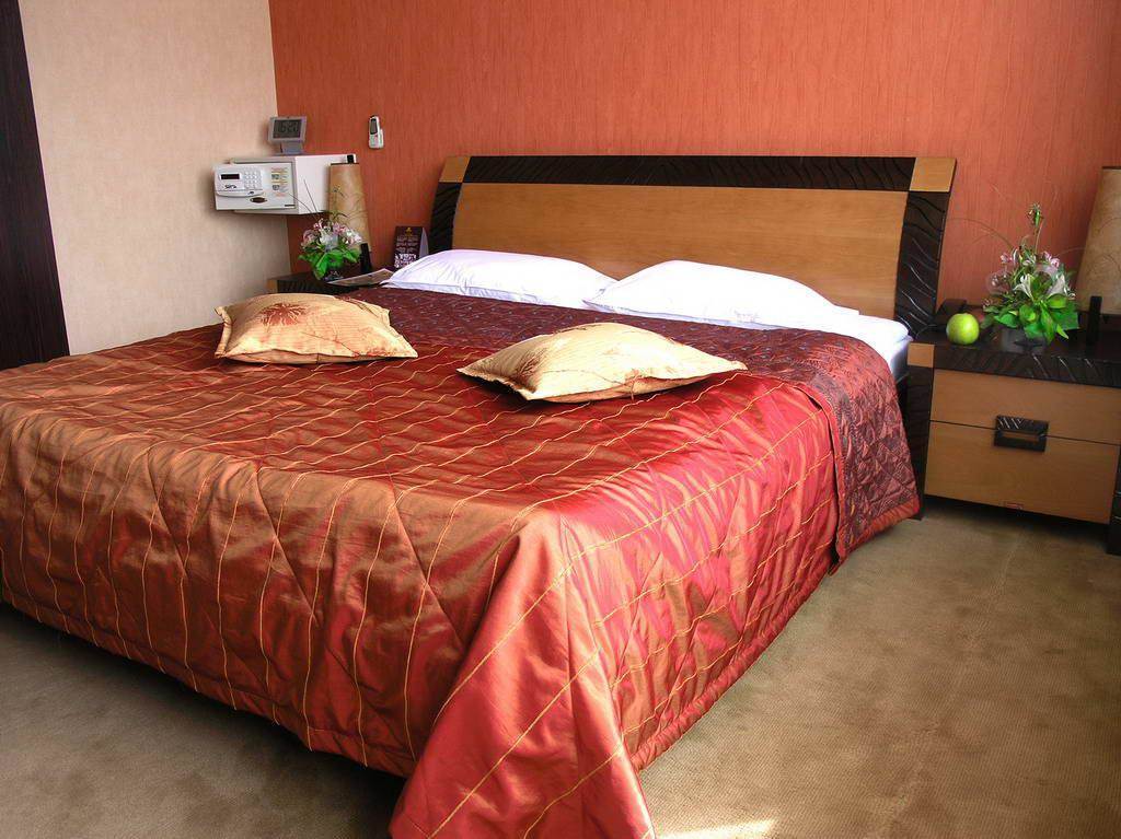 Golden Dragon Hotel Bishkek Ngoại thất bức ảnh