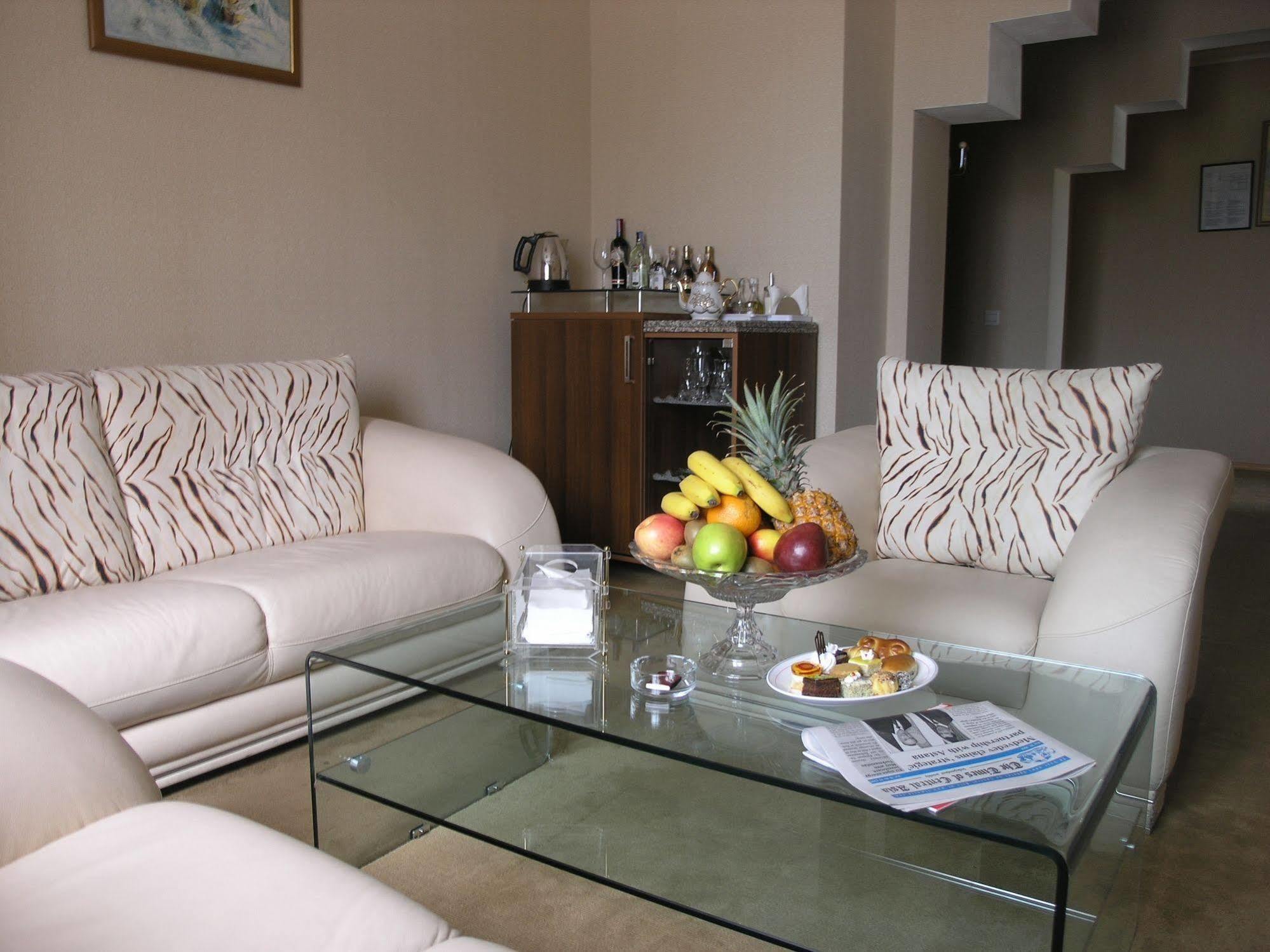 Golden Dragon Hotel Bishkek Ngoại thất bức ảnh